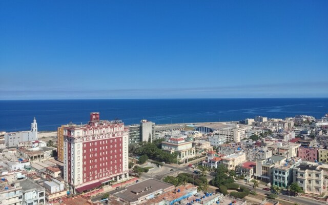 Havana and Sea (Entire Apartment)