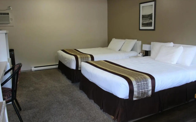 Monashee Lodge