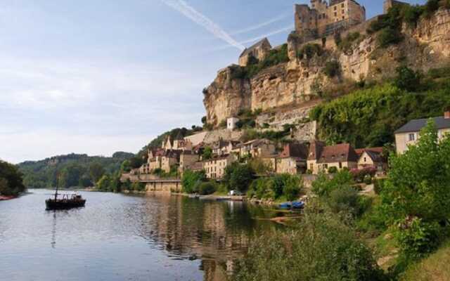 Cosy Holiday Home in Sainte-Croix with Garden