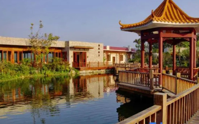 Yunfu Xinxing Longshan Hot Spring Hotel