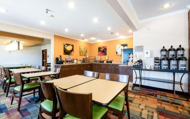 AmericInn by Wyndham Minot