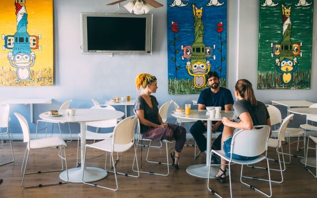 HI San Diego Downtown - Hostel