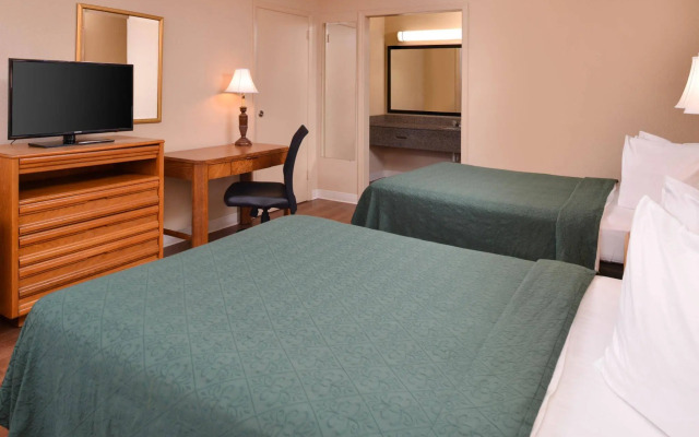 Quality Inn Dutch Inn