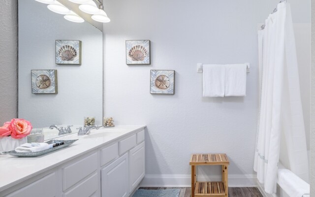 Casa Bella Townhome 3 Bedroom Condo by RedAwning