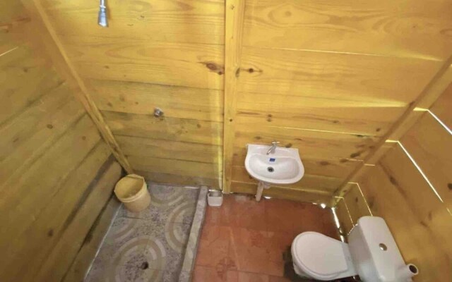 Private Ocean-Front Cabin with private bathroom on San Blas Island