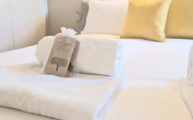 Modern Viggiù Suite Home