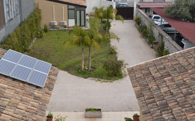 Furnished Studio Flat in Residence