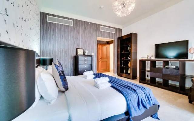 Fairmont North Luxury 2 BR Apt Palm
