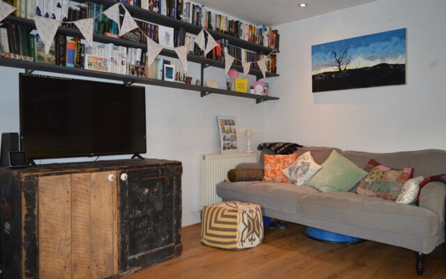 Top Floor Central 2 Bedroom Apartment
