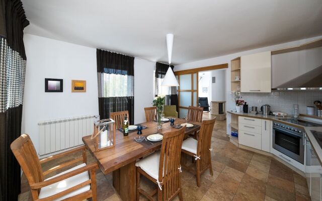 House Villa Jely