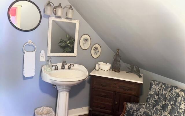 Benefield House Bed & Breakfast