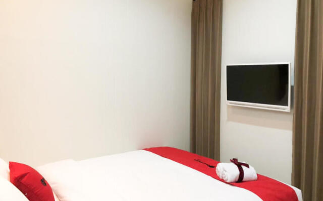 RedDoorz Plus @ Dukuh Kupang