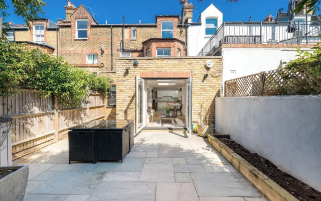 2Bedroom flat with garden in Battersea