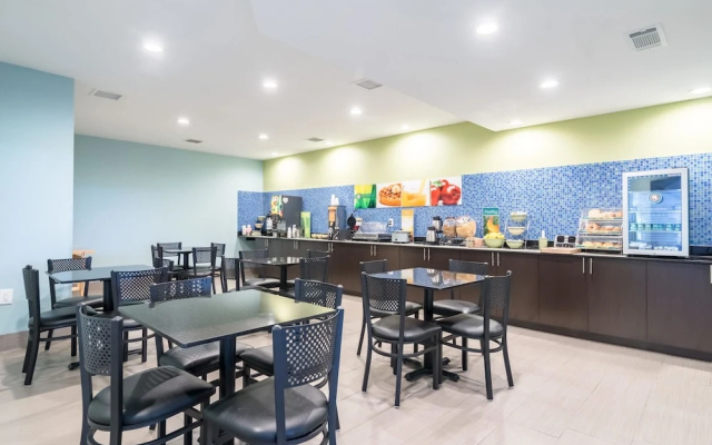 Comfort Inn & Suites