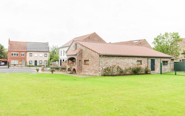 Luxurious Holiday Home in Glabbeek with Garden