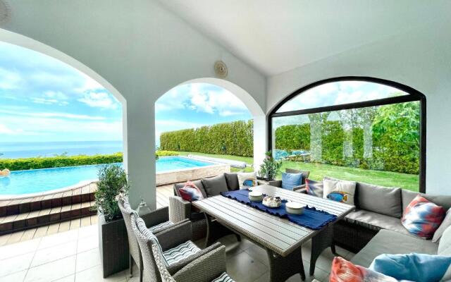 Private seaview villa in BlackSeaRama - 1st line