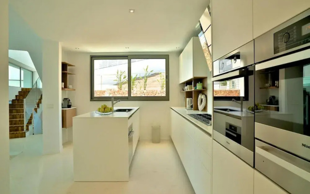 Modern Holiday Home With Vast Terracing