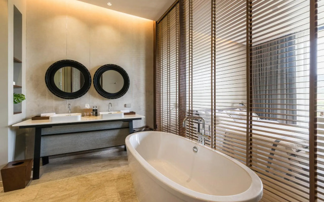 Atta Lakeside Resort Suite