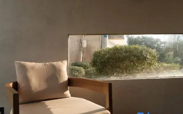 White House Weichi Hostel