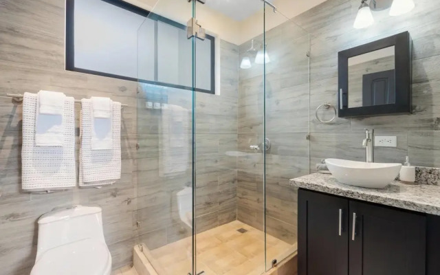 Suite 3 - Jaguar Beach & Pool 2 BR Condo