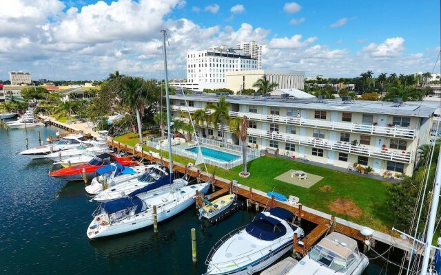 Stylish & Unique 1 BR Designer Waterview APT