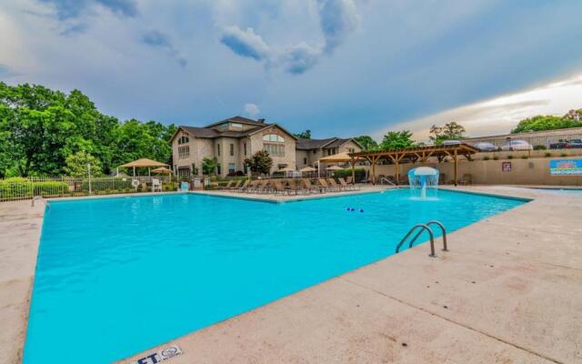 Table Rock Escape at Pointe Royale