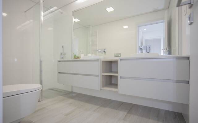 Liiiving -Luxury River View Apartment IV