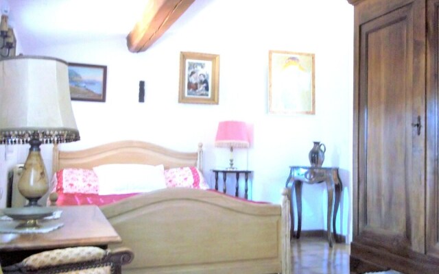 Apartment Route D'Opio
