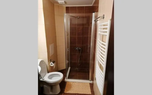 Sunny studio apartment - few steps from Gondola