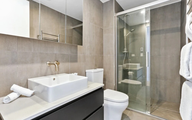 Urban style apt fantastic city views