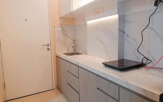 Spacious Studio At Tamansari Skylounge Makassar Apartment