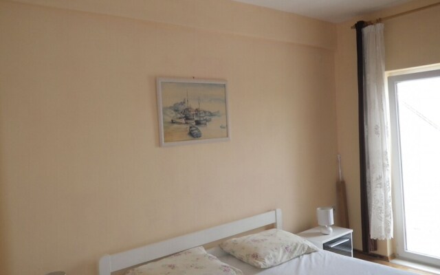 Mir - Perfect Location & Cosy - A2