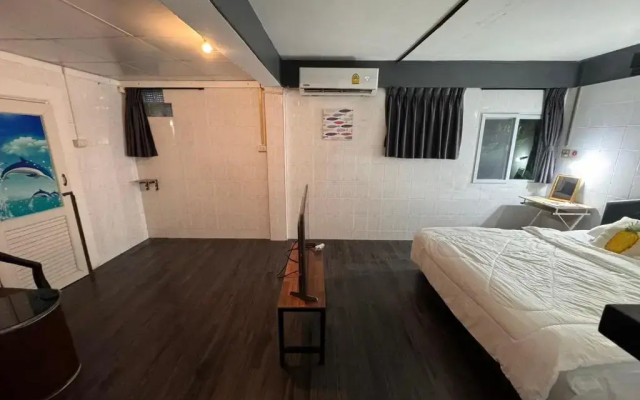 Near Beach Hostel - Adults Only