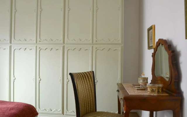 Theia Apartment