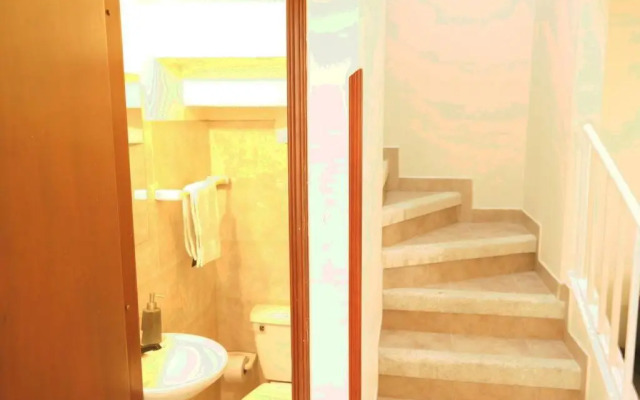 Casa Anillo vía, cerca a CC Cañaveral y Clínica