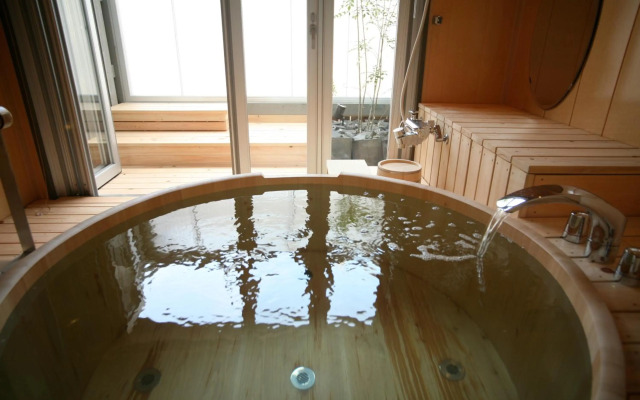 Tabinoyado Ushionoakari Geiboso