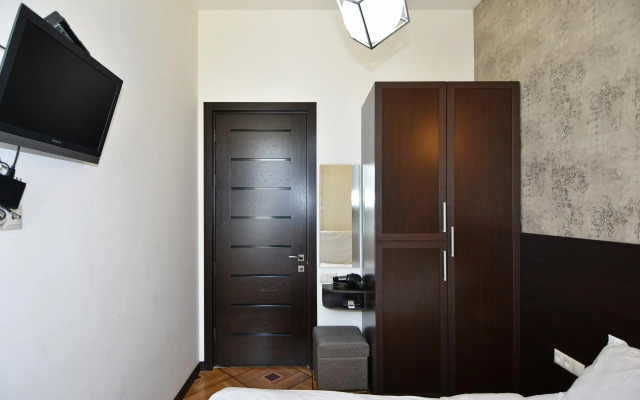 Rent Inn Yerevan (Rent Inn Yerevan) on Nalbandian Street 9