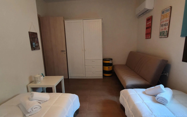Apartment in Loutra Elenis With Garden