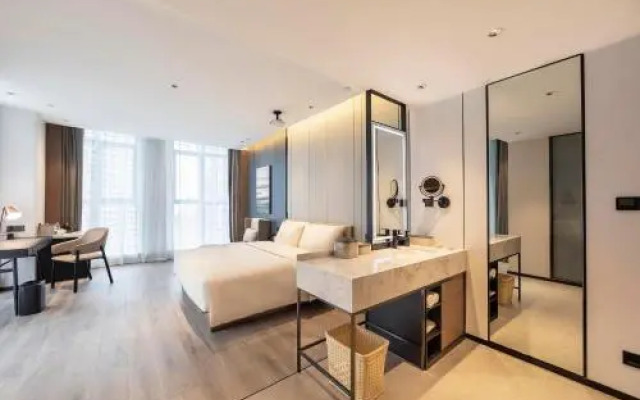 Atour Hotel Zhengzhou East Station Longzi Lake