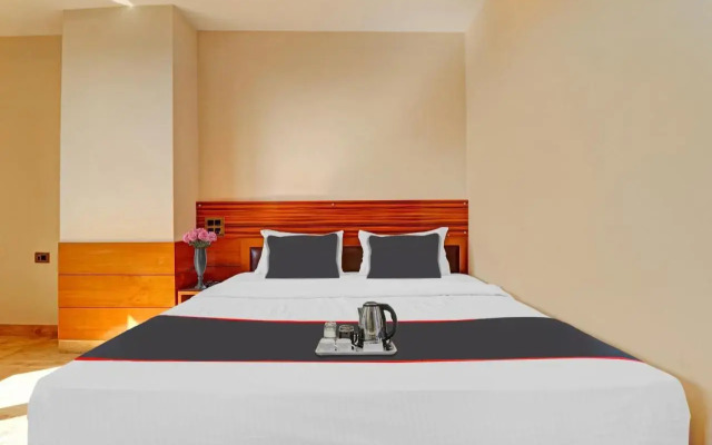 Oyo 703086 Hotel Shri Rooms & Restaurant