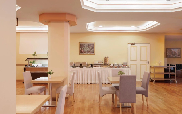 Louvre Hotel