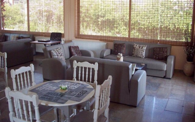 Ionis Hotel