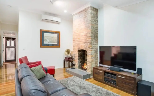 Renovated 3 Bedroom Home In Petrie Terrace