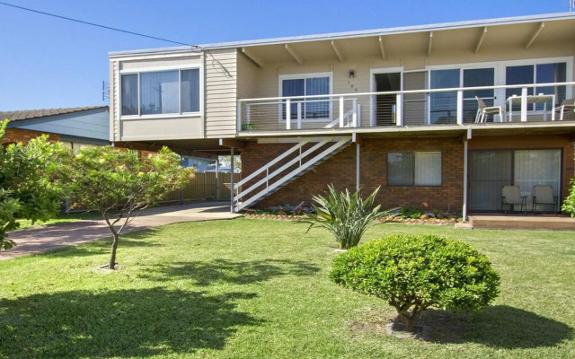 Dolphin Breeze - fully fenced and pet friendly