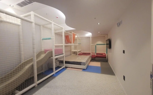 Almond Kids Hotel