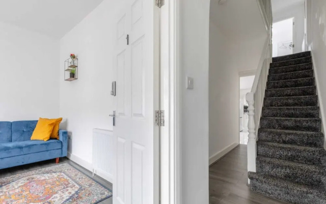 Spacious & Newly Renovated 4BD House East Ham!