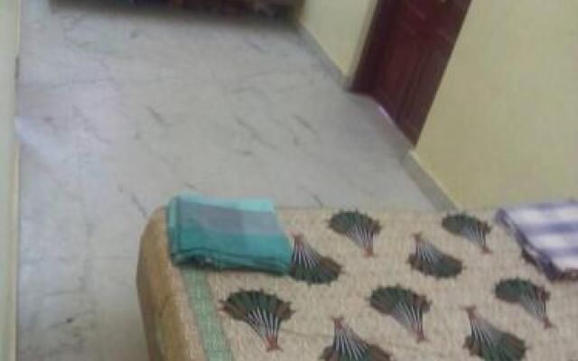 Raghavi Tourist Home