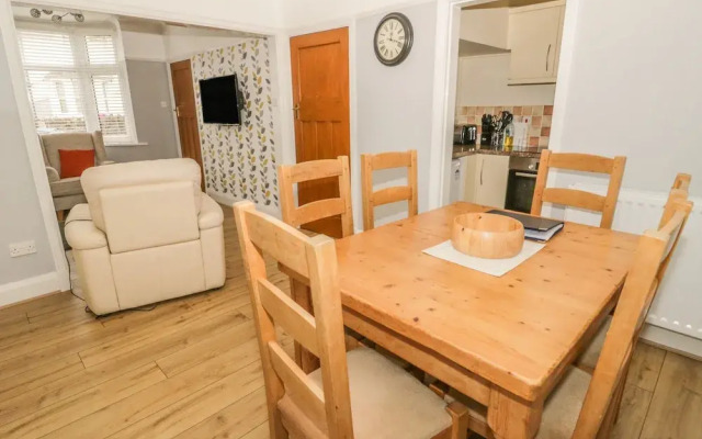 Ty Mair Holiday Cottage