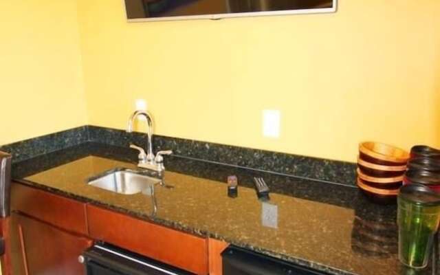 Indigo West 801 With Private Poolside Cabana