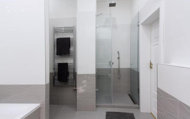 Jenny luxury two bedrooms apartment.